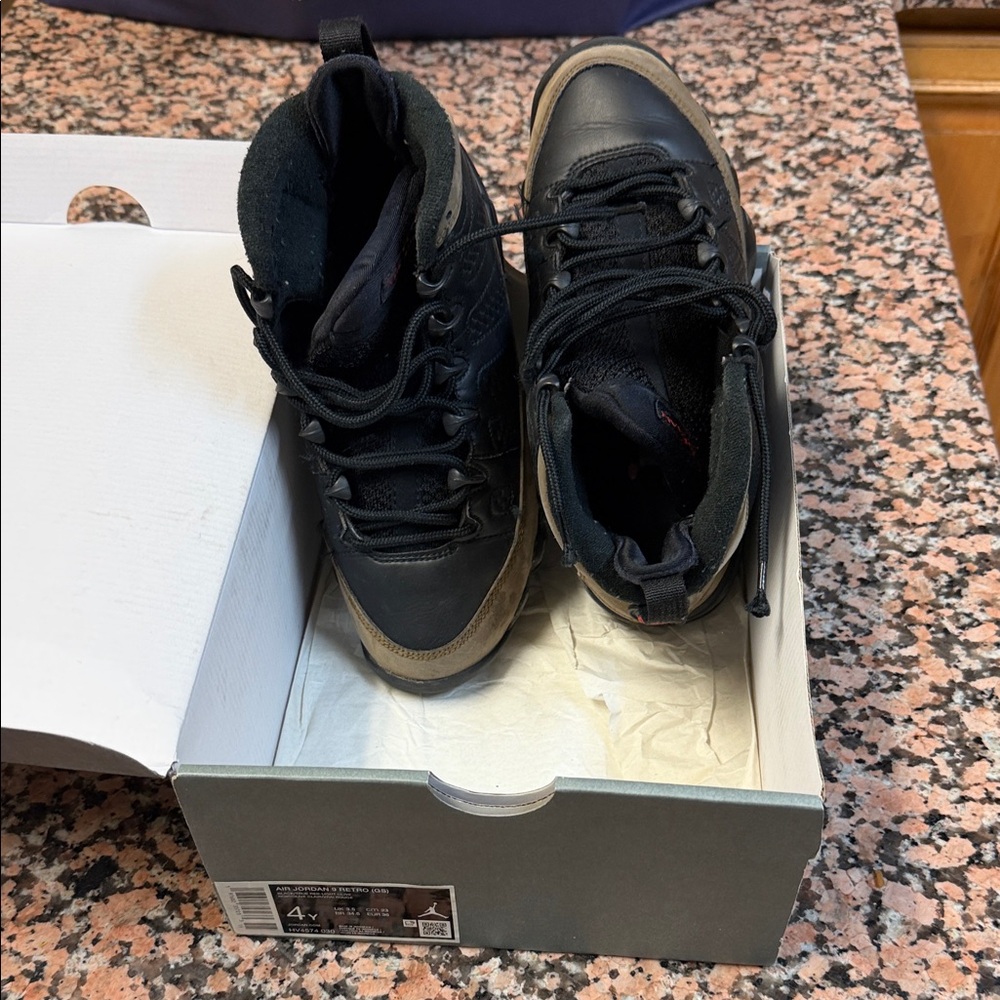 Nike Kids Black and Tan Sneakers - Picture 1 of 6